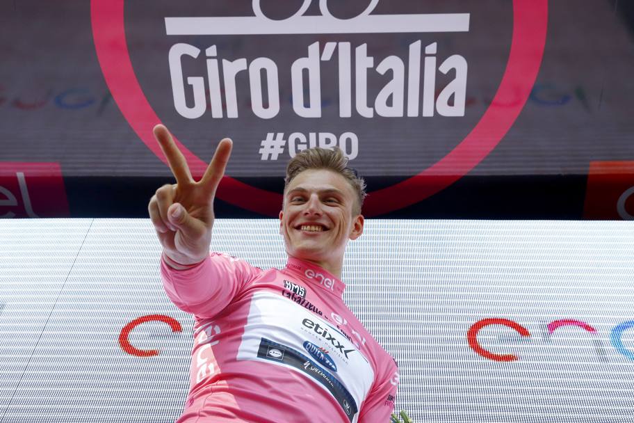 Al termine della terza tappa del Giro d&#39;Italia, Nijmegen-Arnhem, Marcel Kittel vince la seconda volata consecutiva e indossa la maglia rosa. Bettini